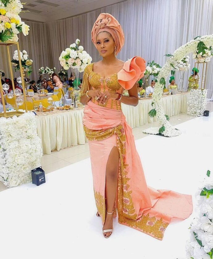 Aso Ebi Lace Style 2021: Styles for a Classic Look. - Ladeey