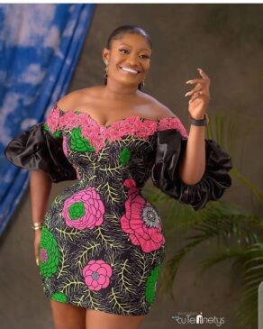 Exclusive Ankara Gown Styles for Ladies 2021. - Ladeey