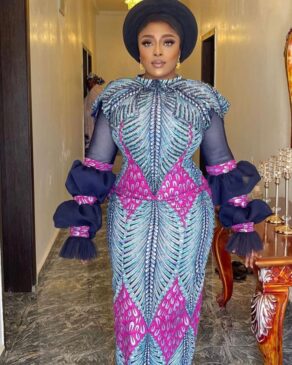 Latest and Best Aso Ebi Style for Women 2021 - Ladeey
