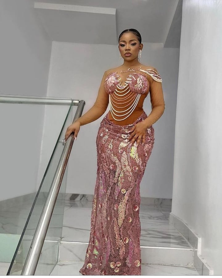Latest and Unique Aso Ebi Gown Style 2022. - Ladeey