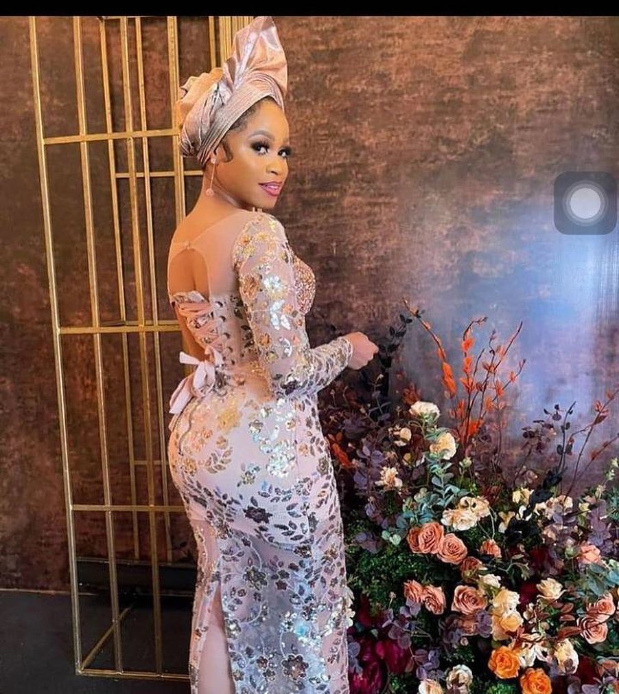 2021/2022 Latest and Sexy Aso Ebi Lace Gown Styles. - Ladeey