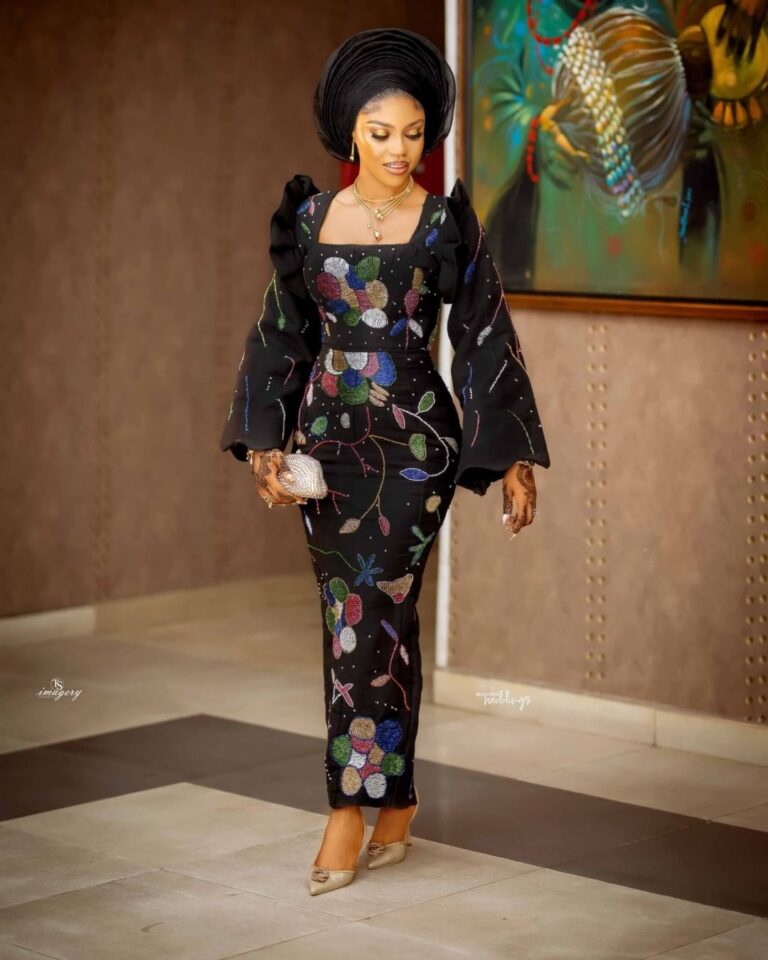 2022 Latest and Beautiful Asoebi Brides Styles. - Ladeey