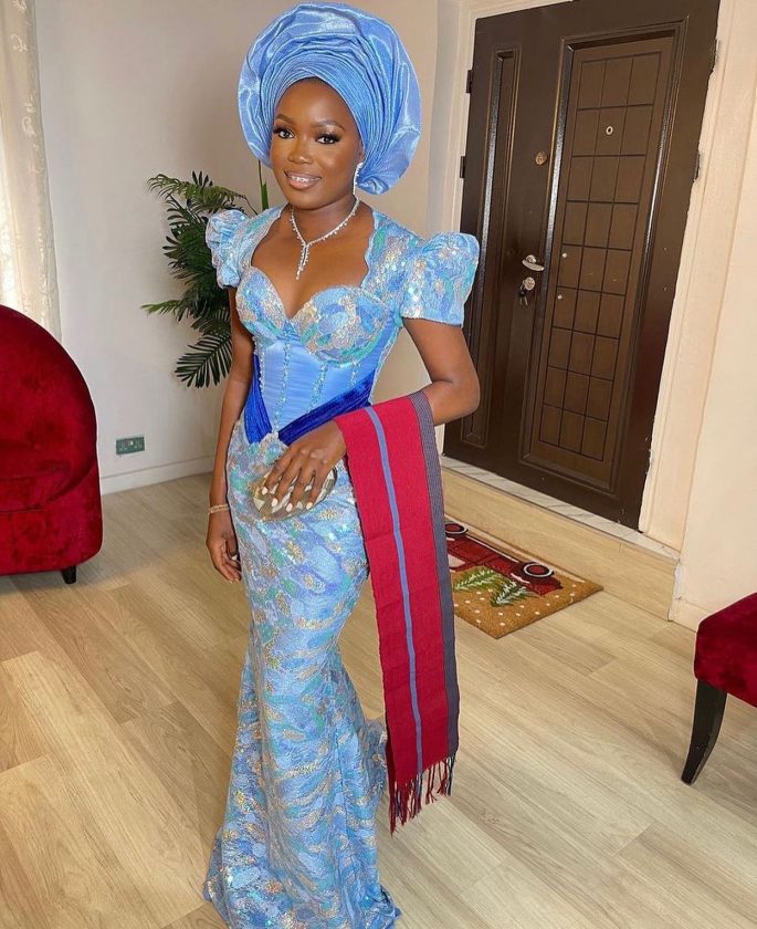 Latest and Smart Aso Ebi Outfit for Brides.