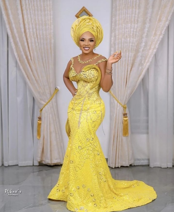 Unique and Best Ways to Style Your Aso-Ebi Fabrics. - Ladeey