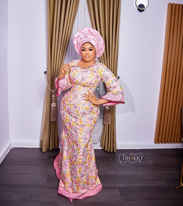 Owambe Styles For Ladies.